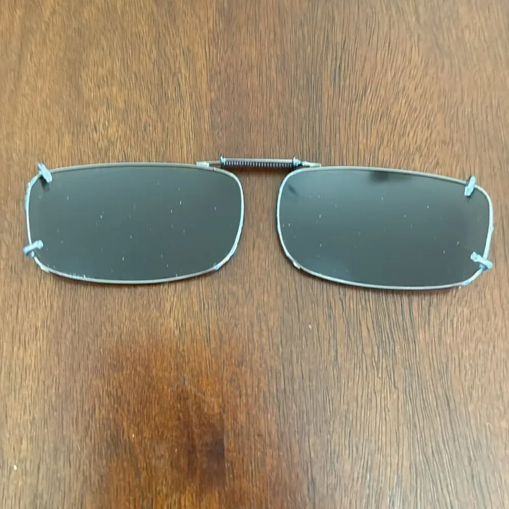 🔥FREE WITH PURCHASE 🔥 Clip on sunglasses